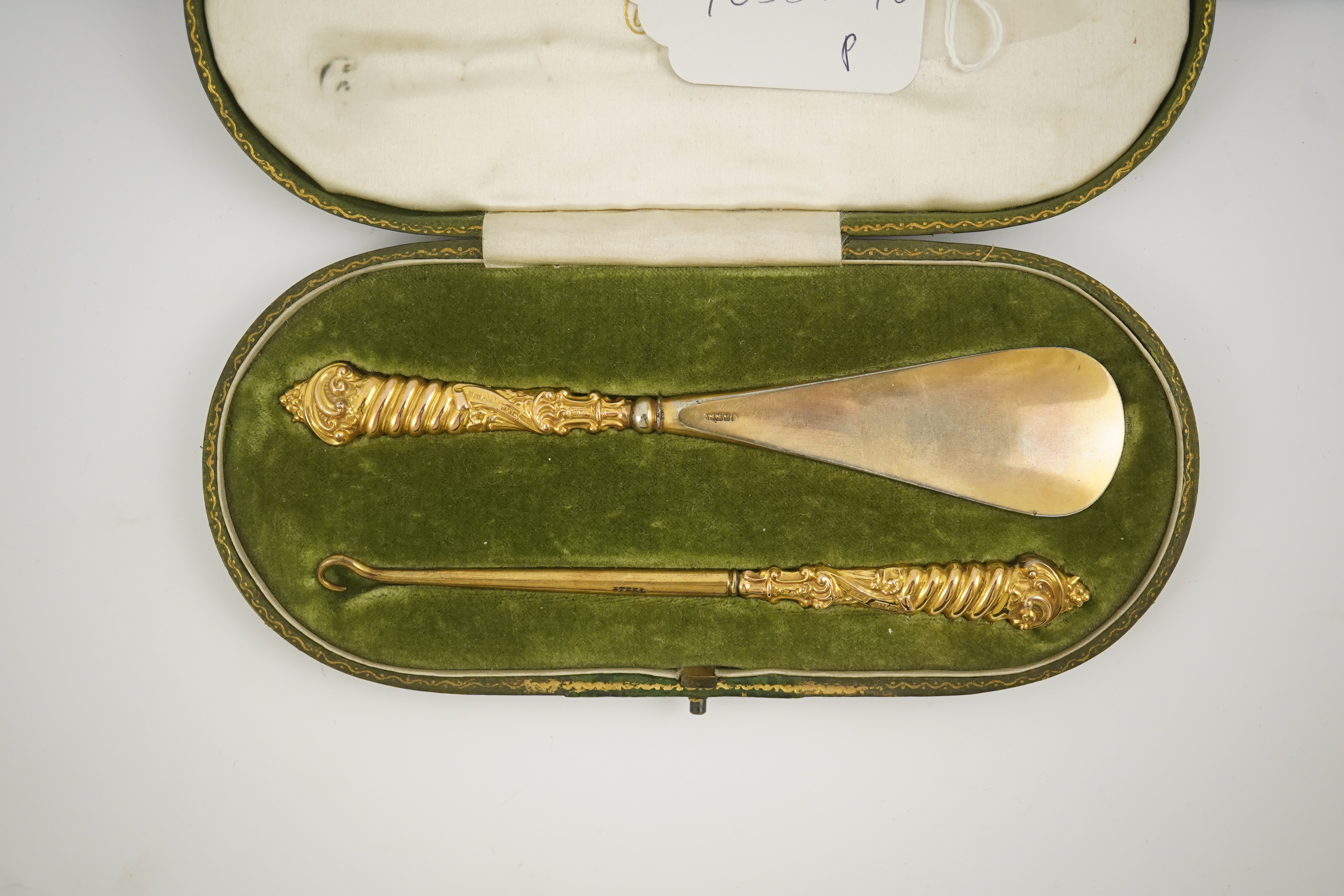 A cased late Victorian 9ct gold handled shoe horn and button hook set